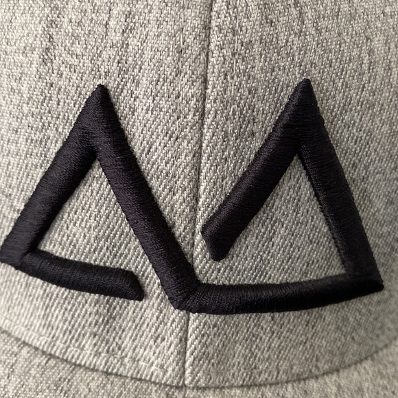 Skye Mountain grey hat EUC - Picture 2 of 5